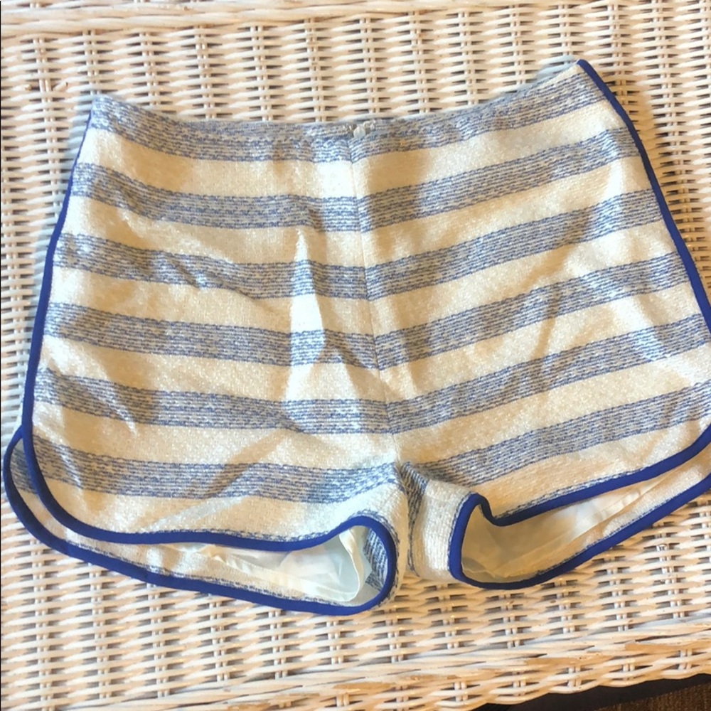 Line & Dot shorts
